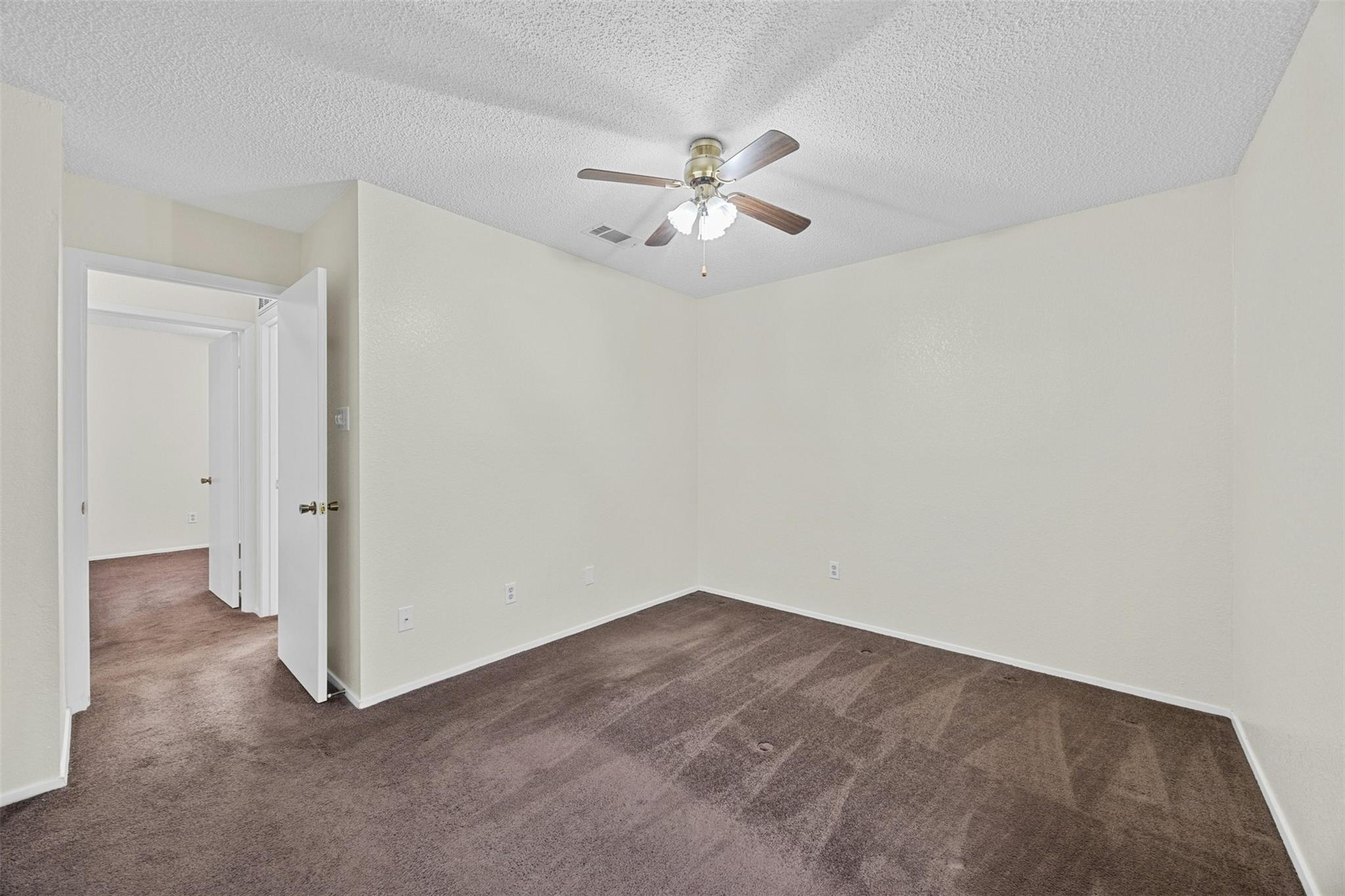 1015 E Yager Ln 41 Property Photo 16