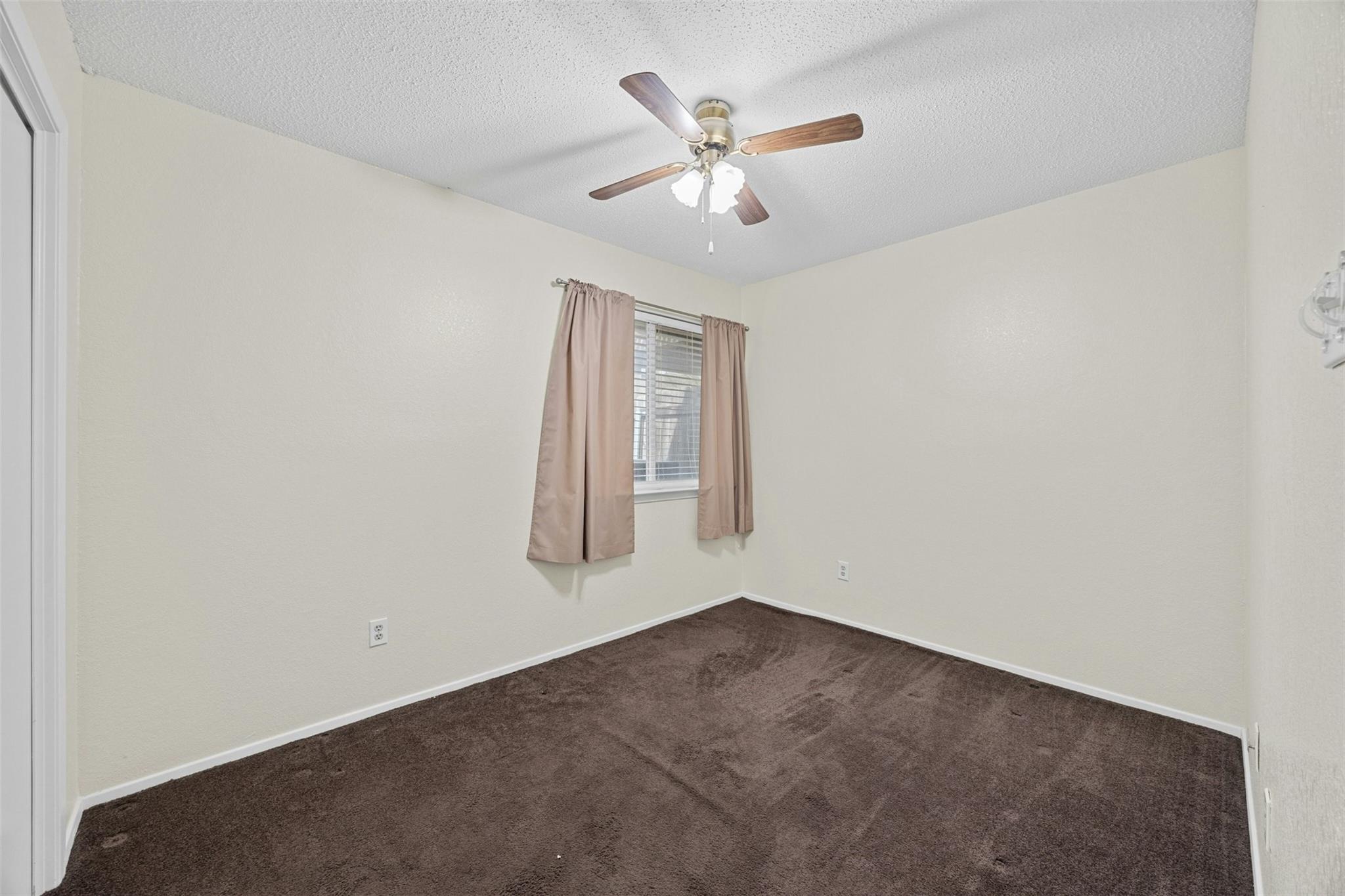 1015 E Yager Ln 41 Property Photo 17