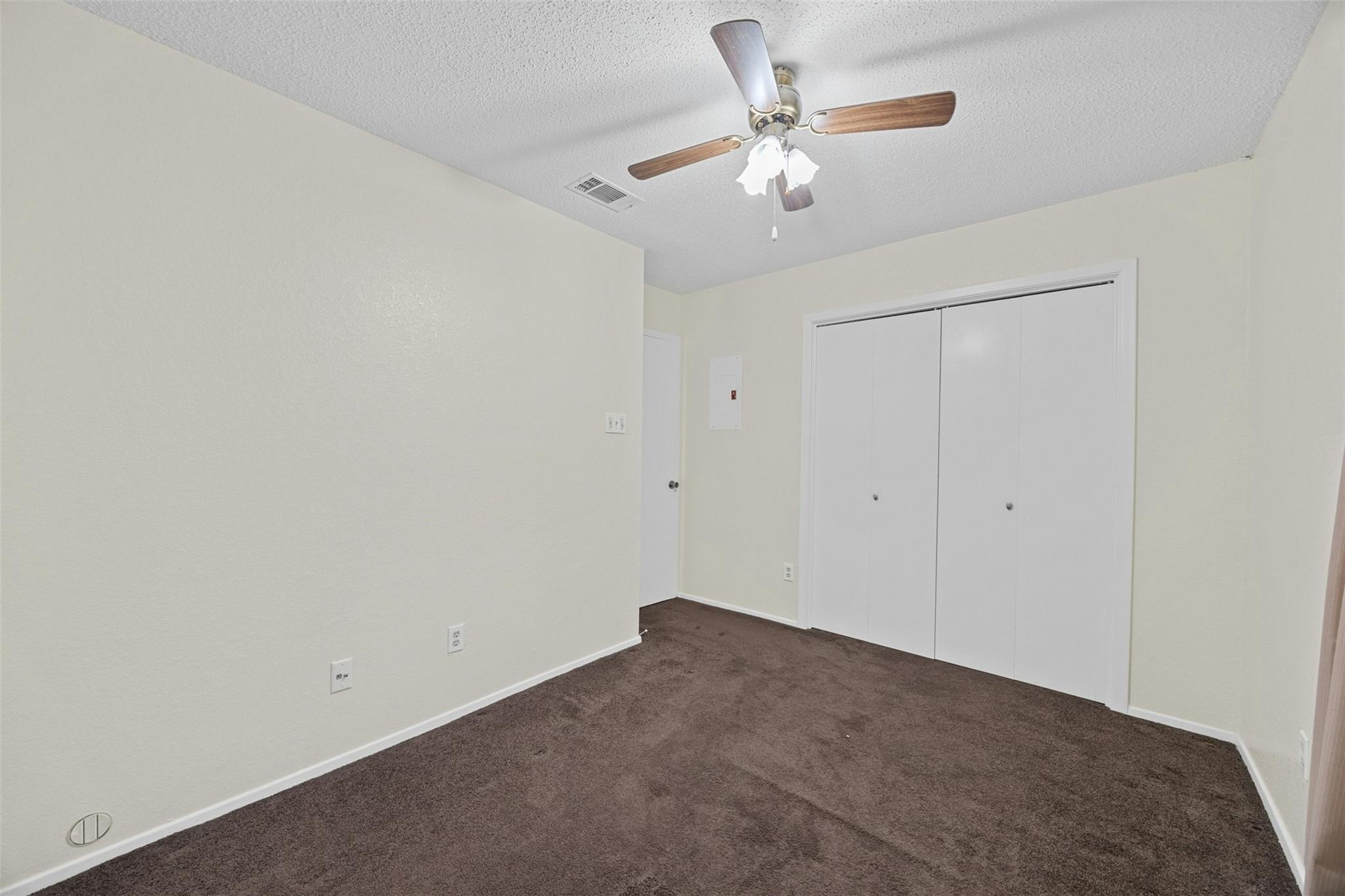 1015 E Yager Ln 41 Property Photo 19