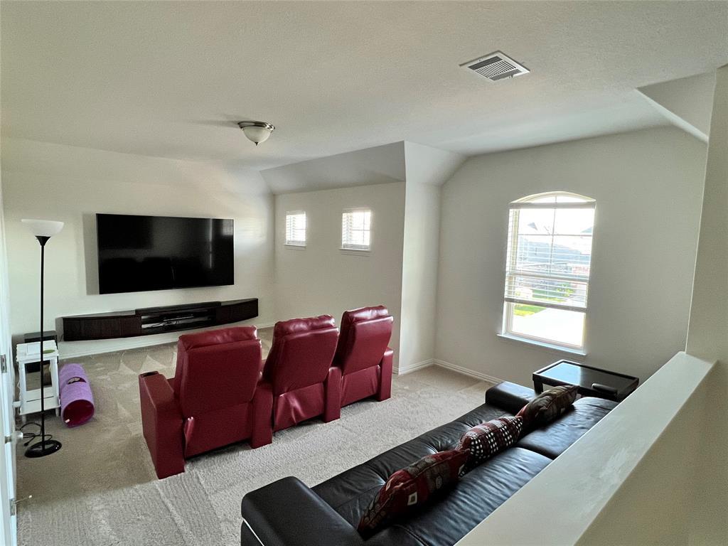 3900 Eland Dr Property Photo 10