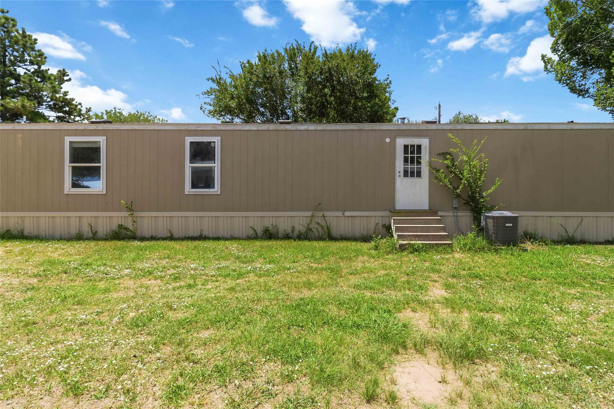 908 Turney Ln Property Photo 3