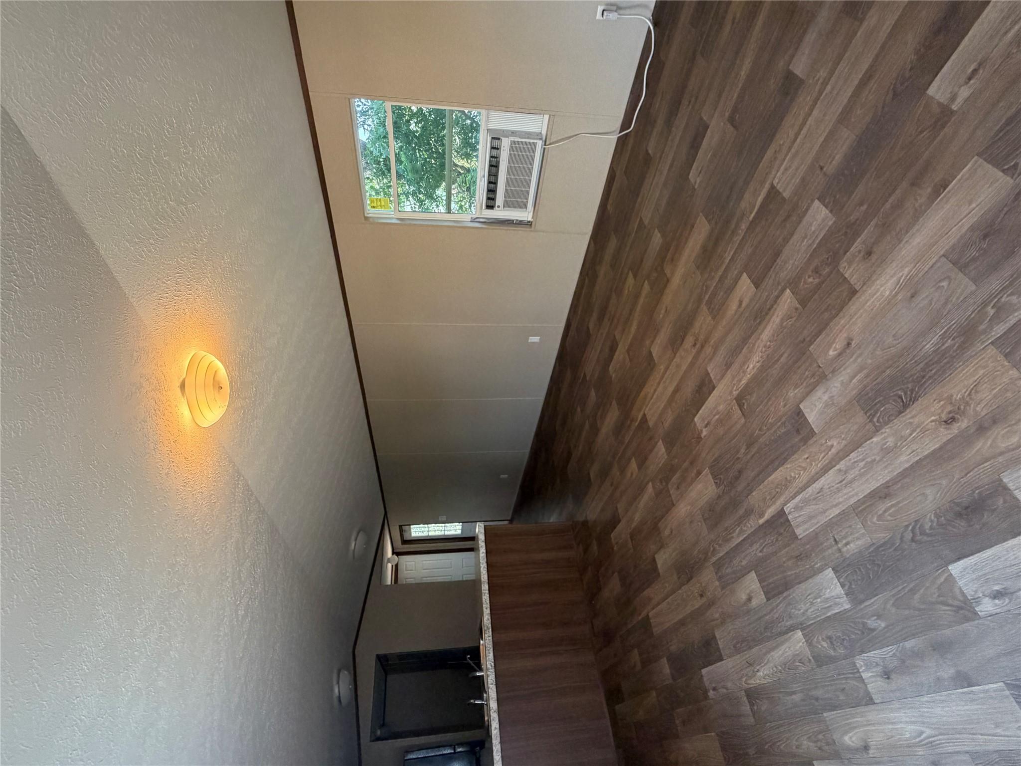 272 Plum St Property Photo 5