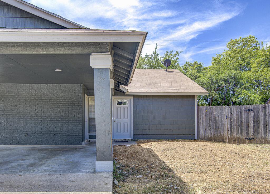 1936 Nicole Cir #a Property Photo 2