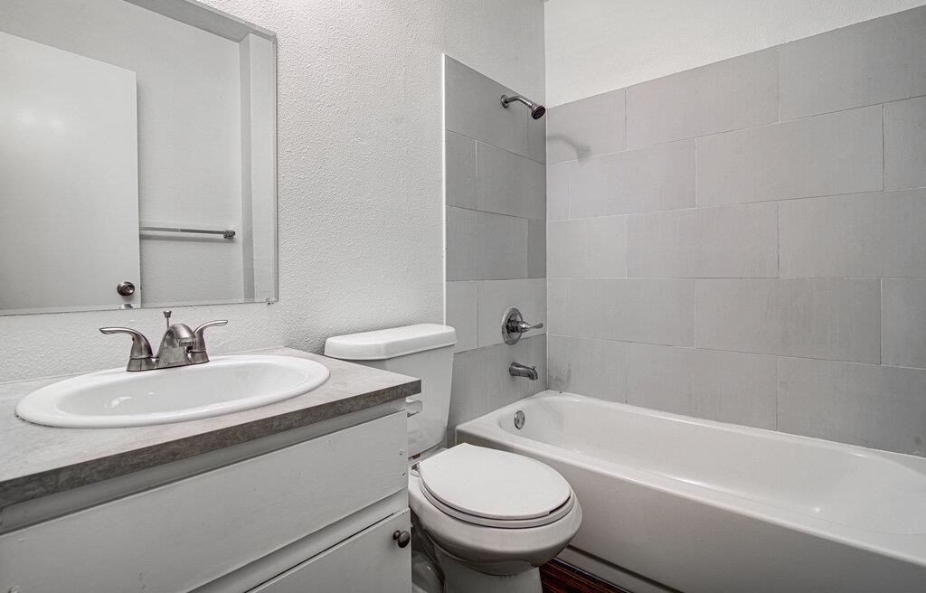 1936 Nicole Cir #a Property Photo 16
