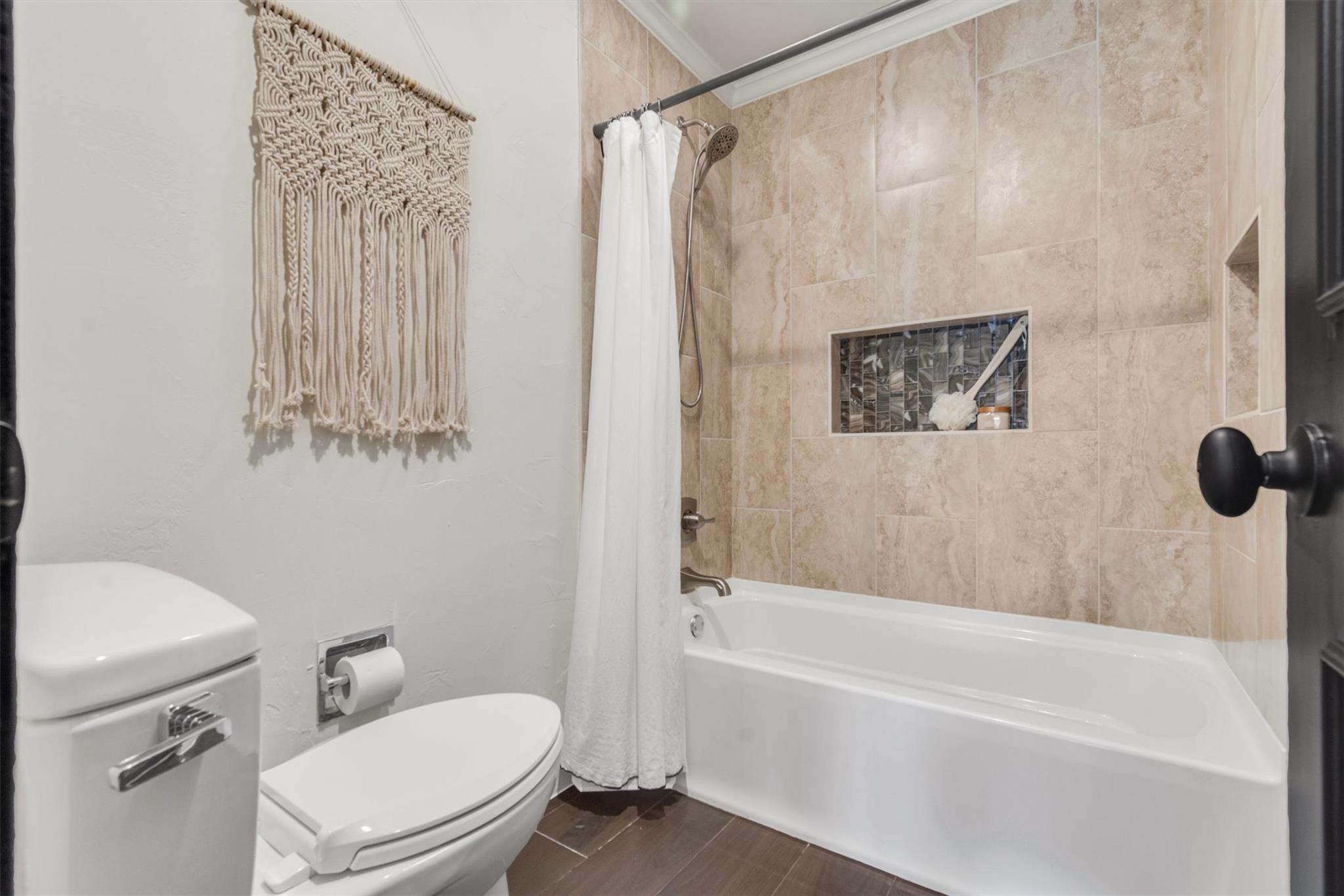 402 Seawind St Property Photo 35