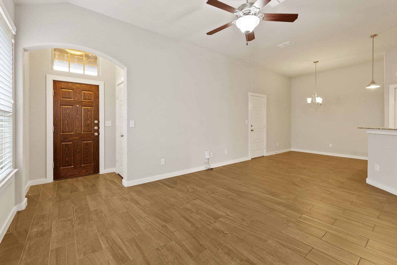 105 Calm Water Loop Property Photo 4
