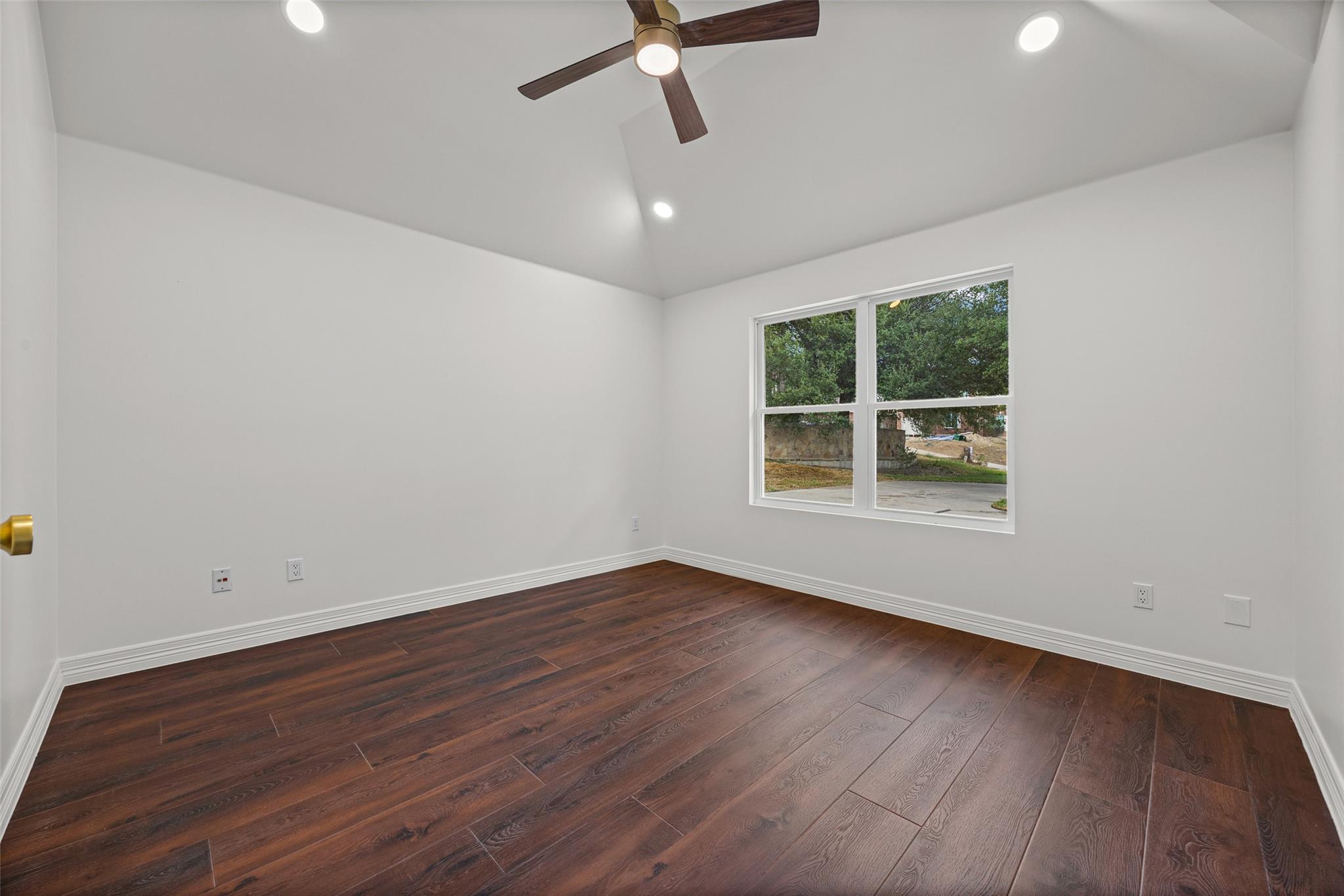 2909 Cavern Mist Ln Property Photo 23