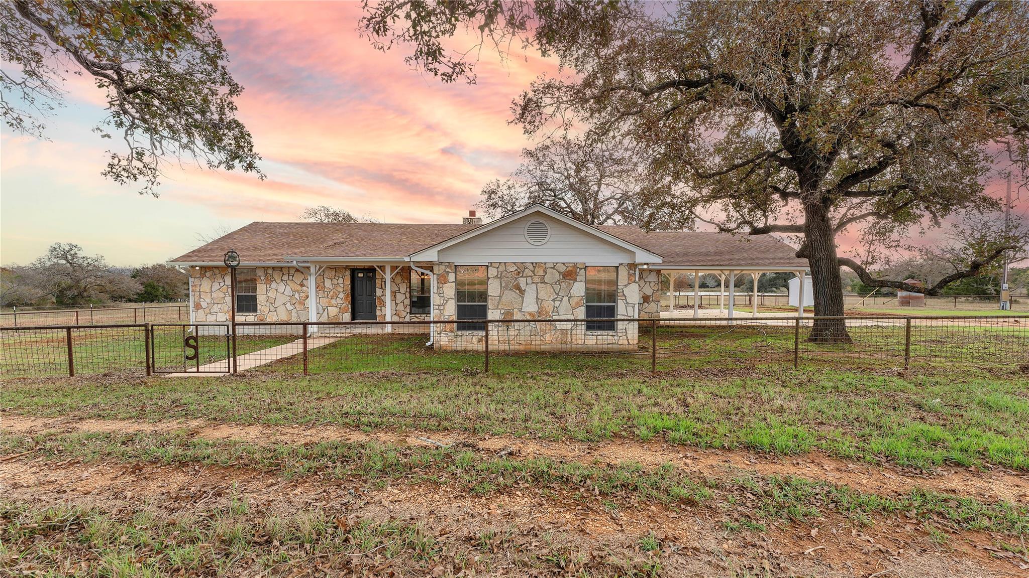2569 County Road 443 Property Photo