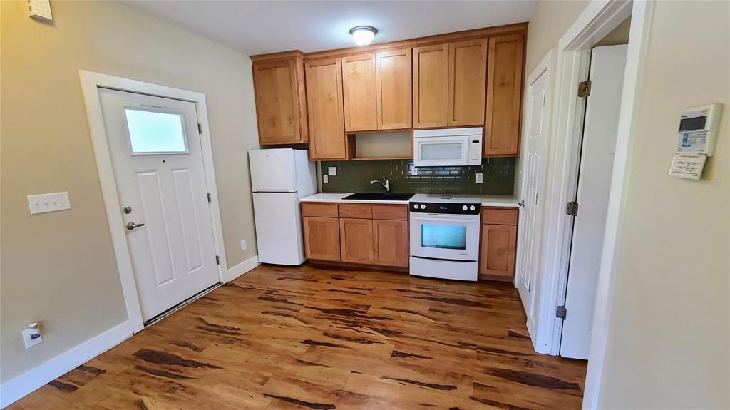 1913 Robbins Pl #c Property Photo 2