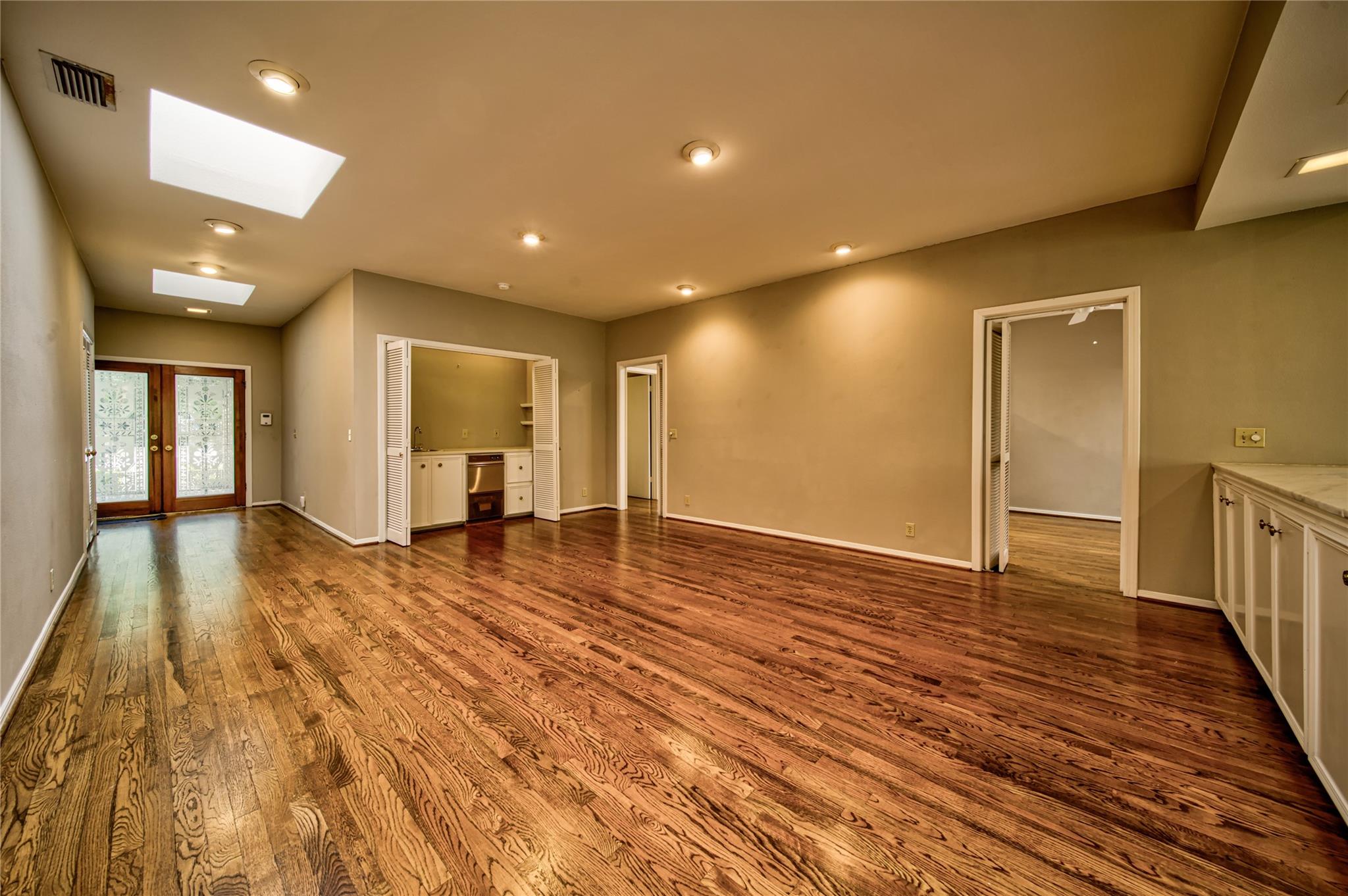 3216 Tarryhollow Dr Property Photo 4