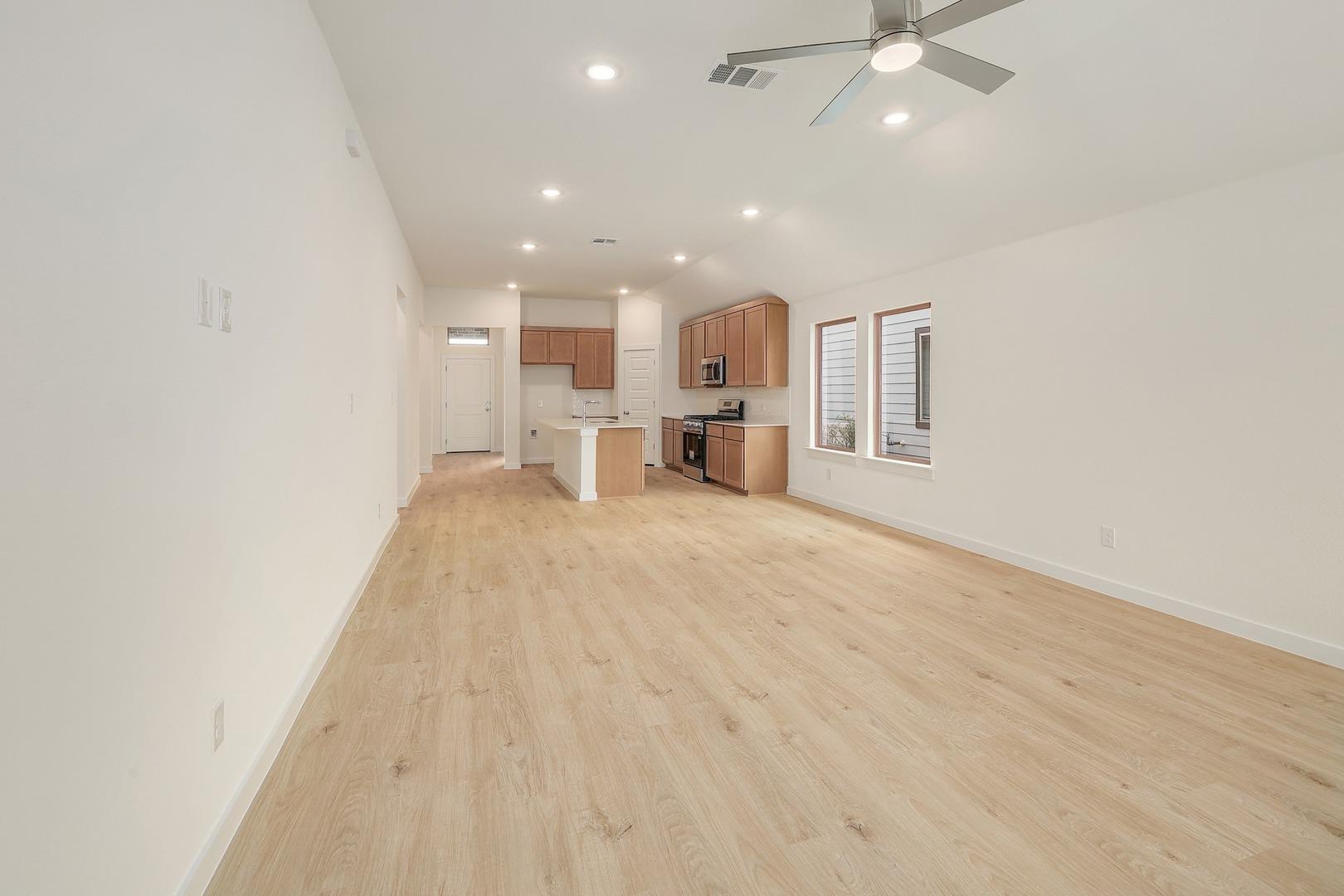 206 Melrose St Property Photo 4