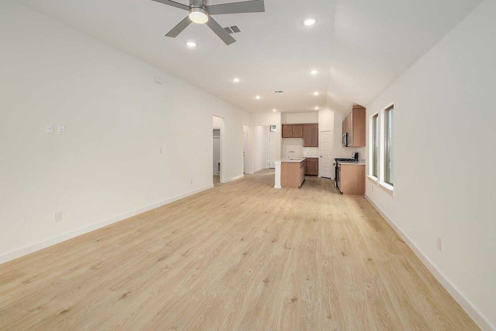 206 Melrose St Property Photo 5