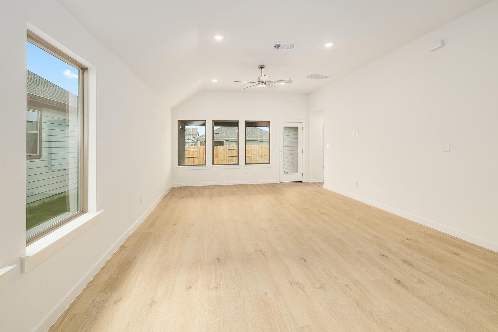 206 Melrose St Property Photo 6