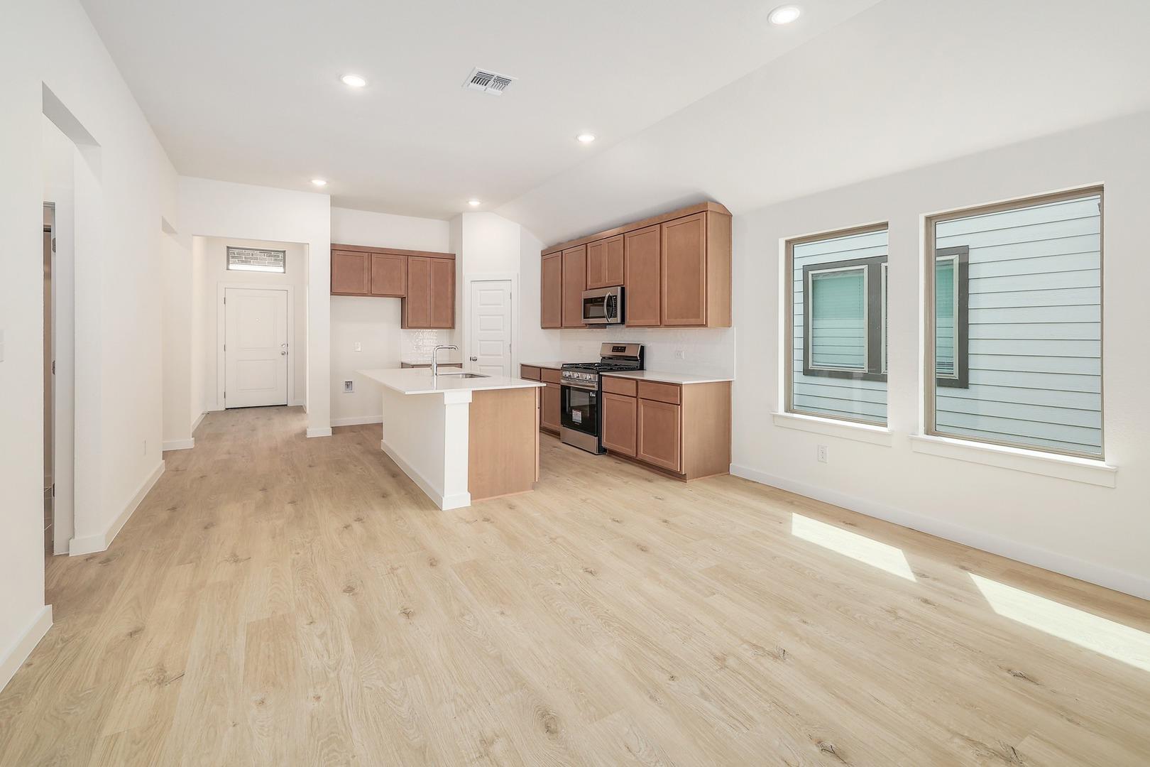 206 Melrose St Property Photo 7