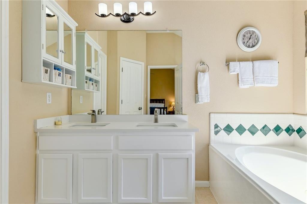 924 Tallow Trl Property Photo 17