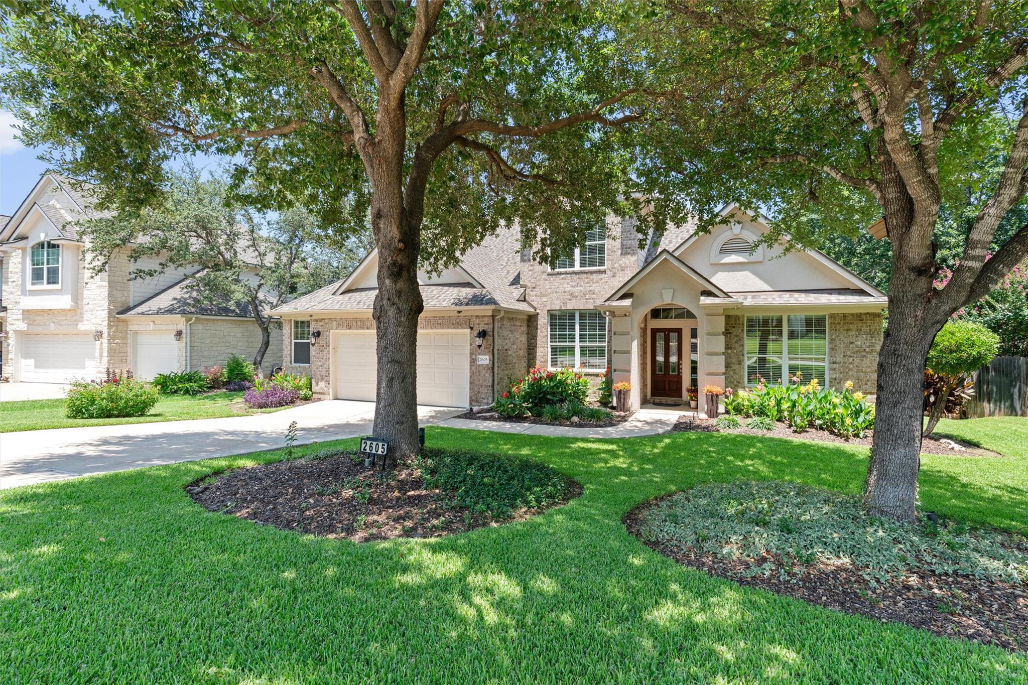 2605 Shire Ridge Dr Property Photo 3
