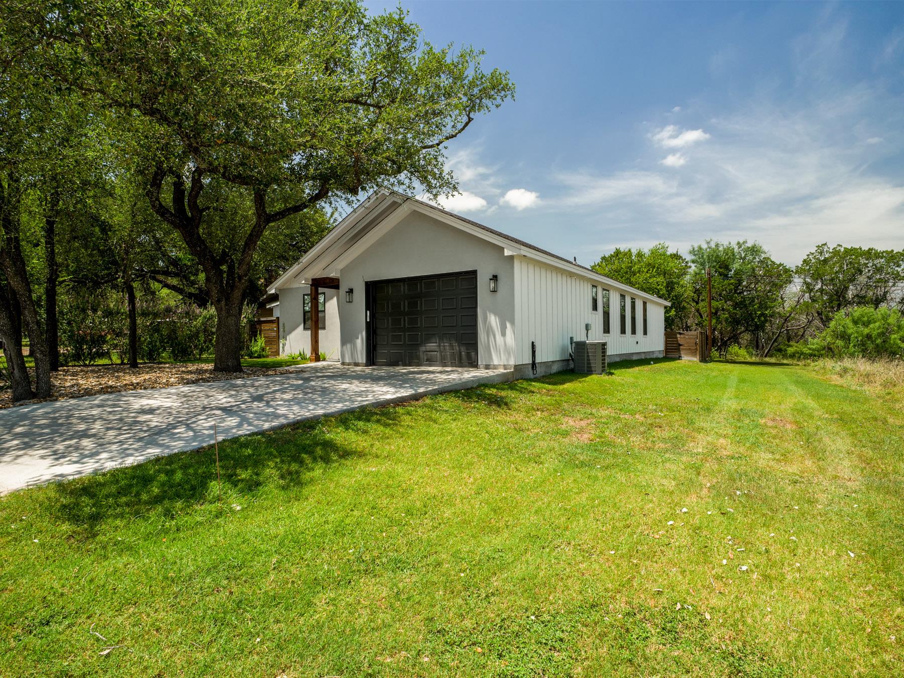 638 Oak Ln Property Photo 6