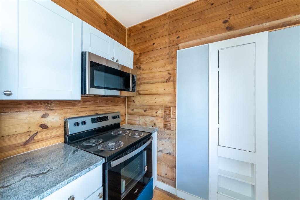 3111 Grooms St #unit D Property Photo 3