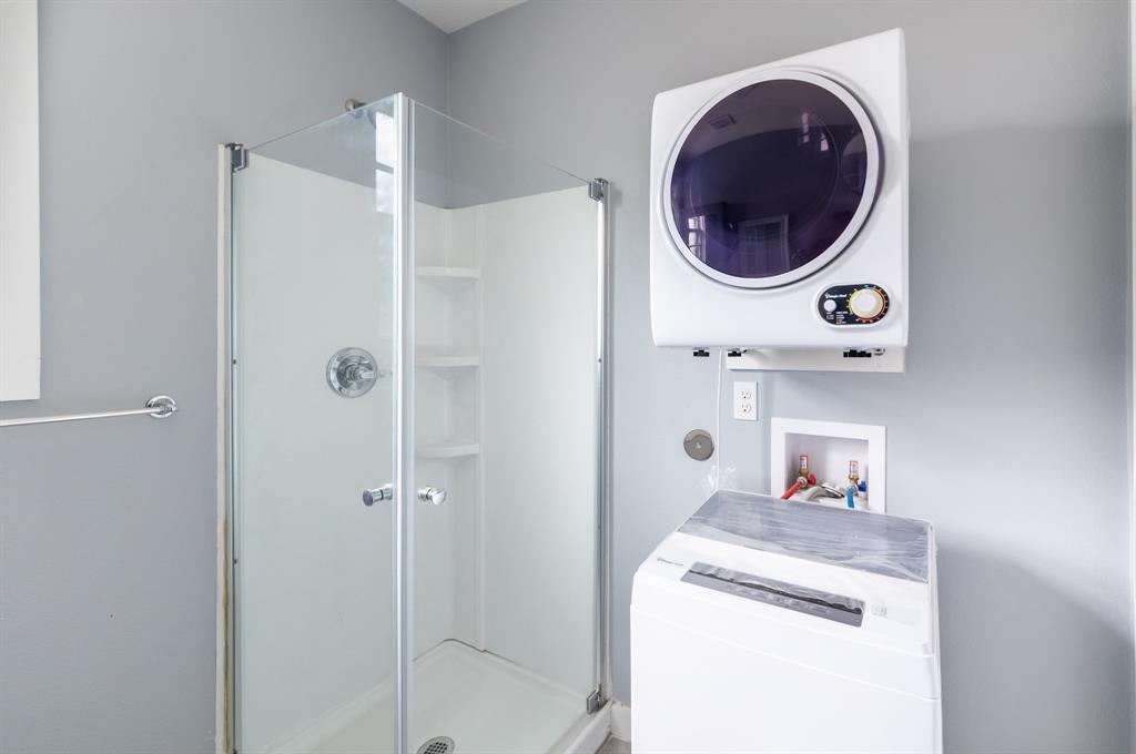3111 Grooms St #unit D Property Photo 9