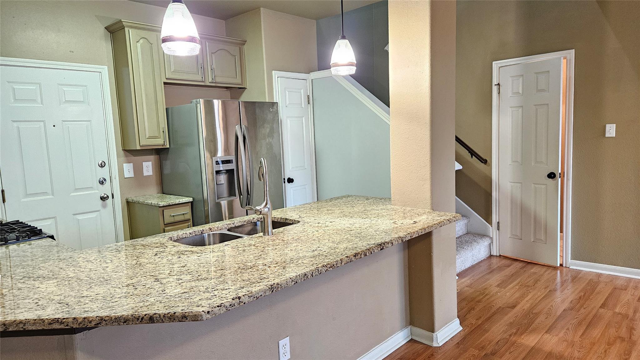 2100 Pipers Field Dr #4 Property Photo 5