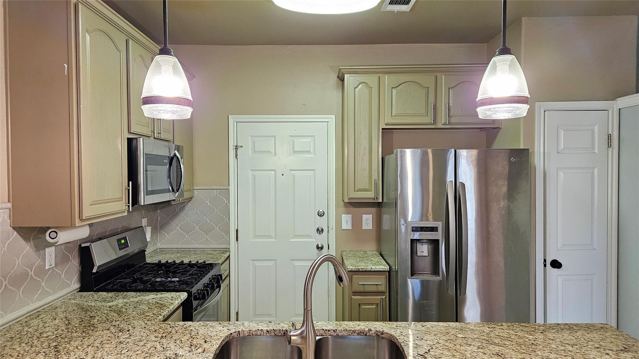 2100 Pipers Field Dr #4 Property Photo 6