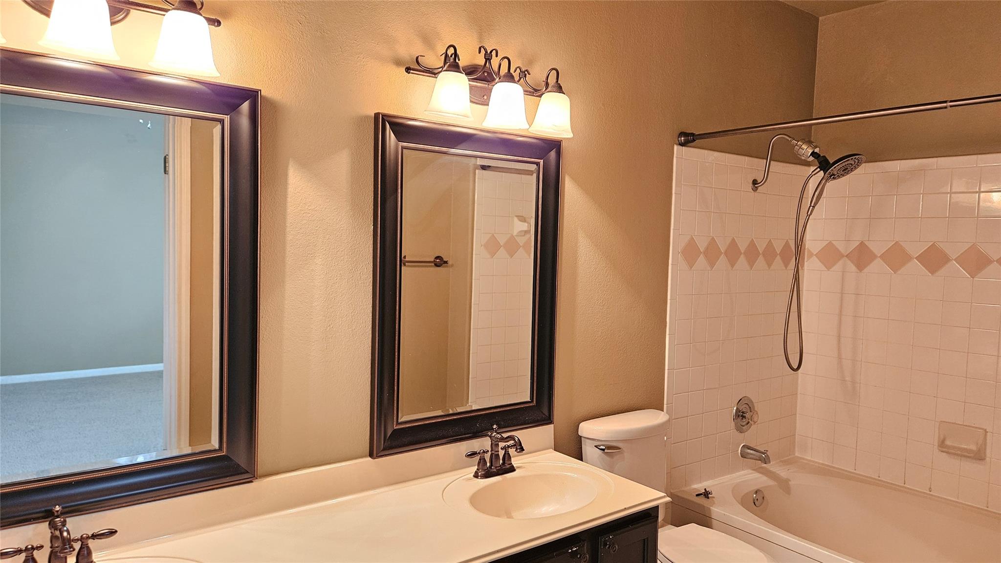 2100 Pipers Field Dr #4 Property Photo 10
