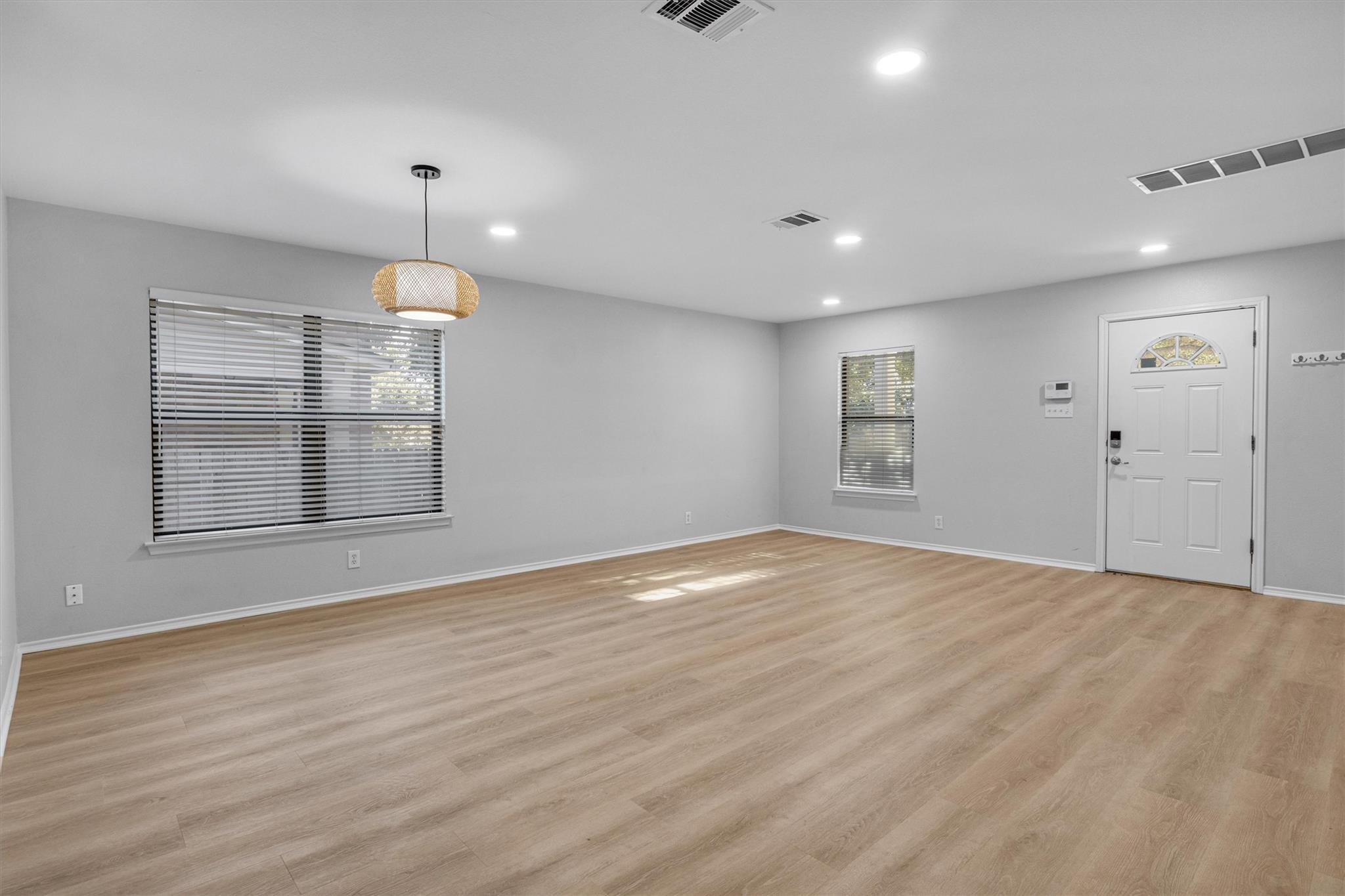 1434 Meadow Pkwy Property Photo 6