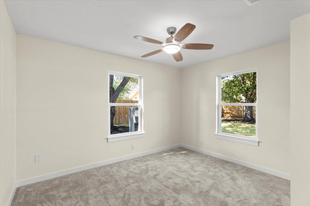 412 Oak St Property Photo 17