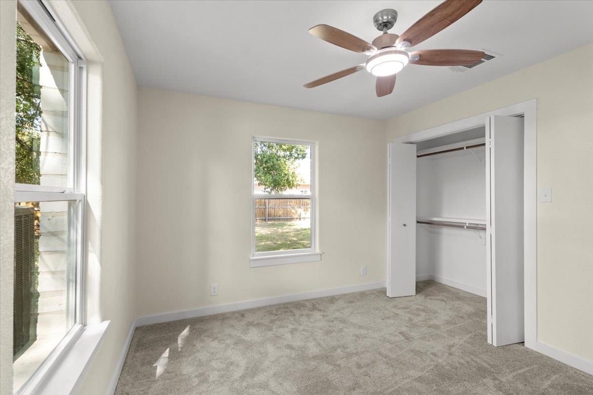 412 Oak St Property Photo 18