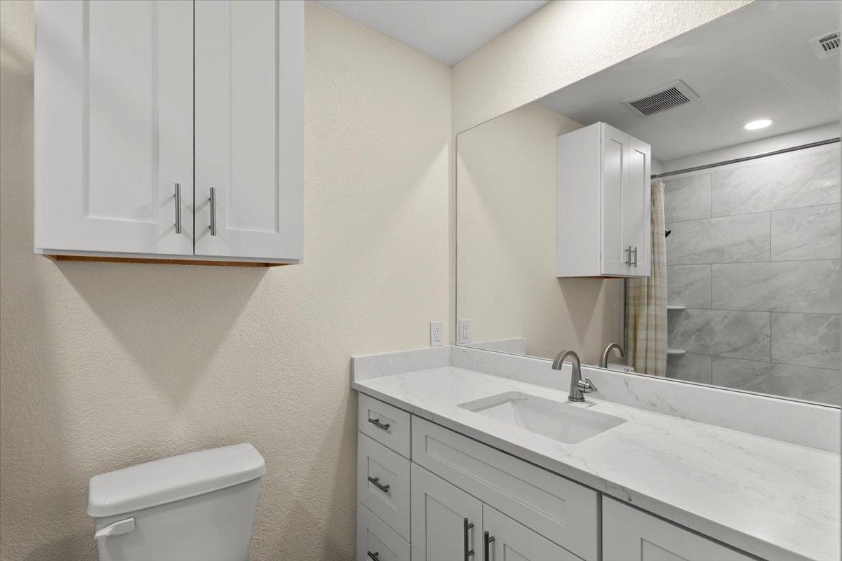 412 Oak St Property Photo 19