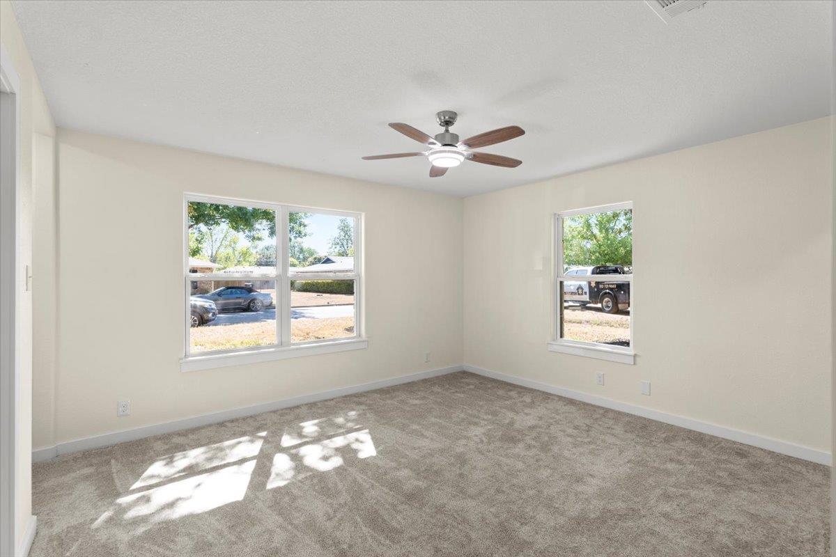 412 Oak St Property Photo 21