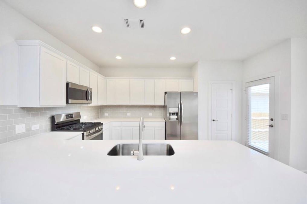 10307 Norshire Ln Property Photo 3