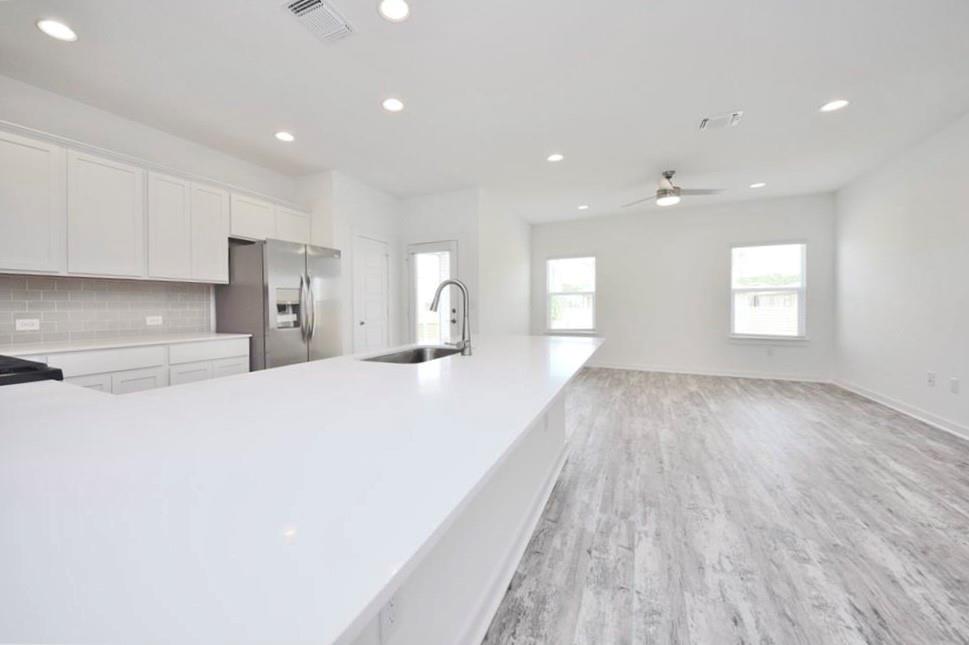 10307 Norshire Ln Property Photo 4