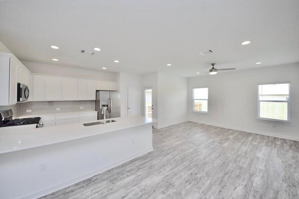 10307 Norshire Ln Property Photo 5