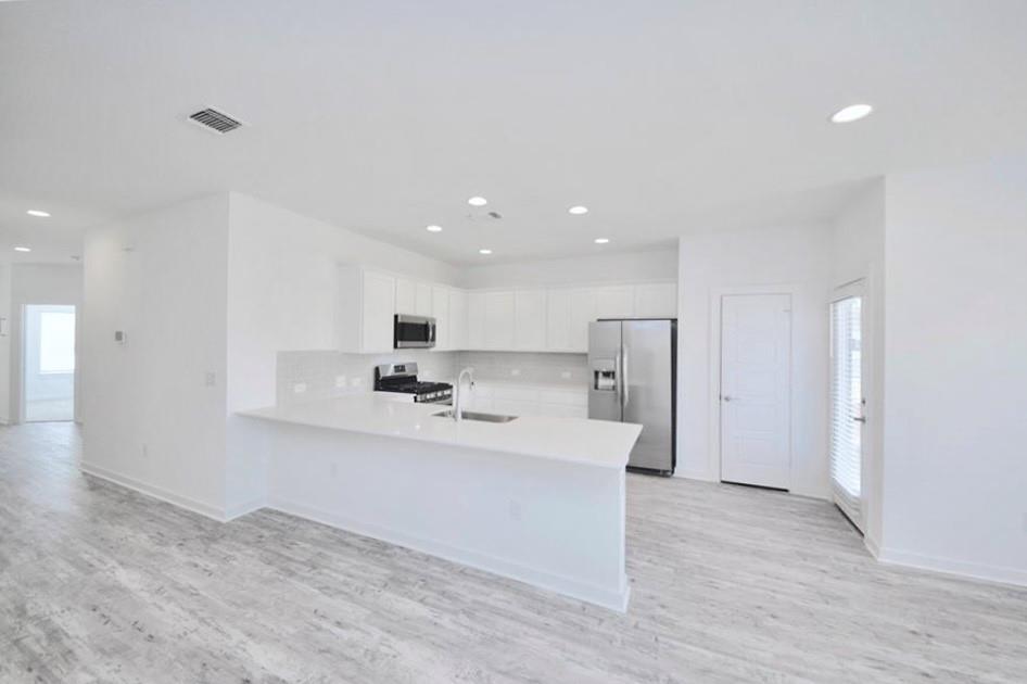 10307 Norshire Ln Property Photo 6