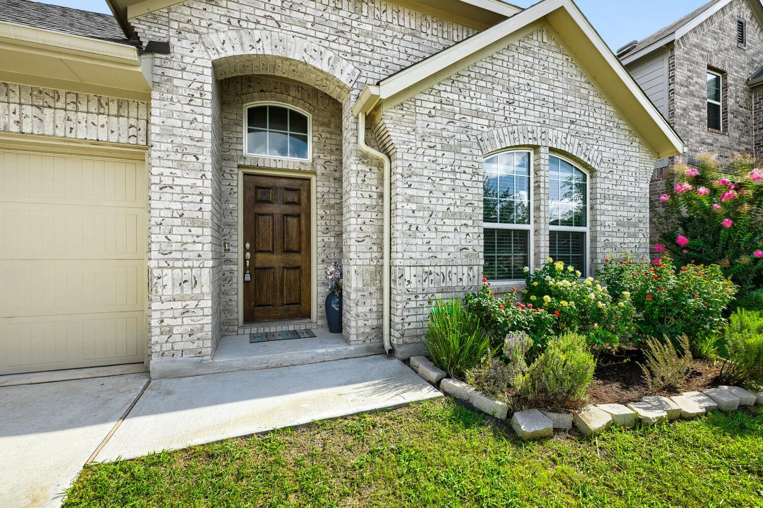 137 Switch Bud Dr Property Photo 1