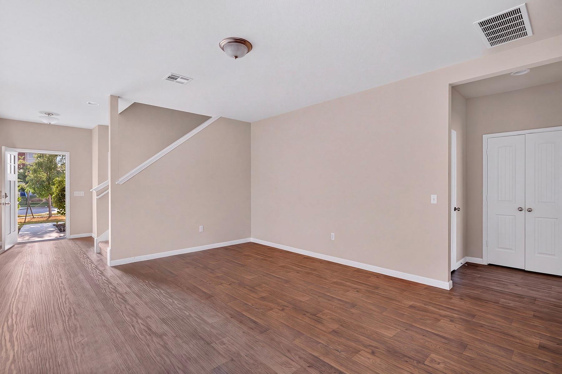 213 Yoakum St Property Photo 6