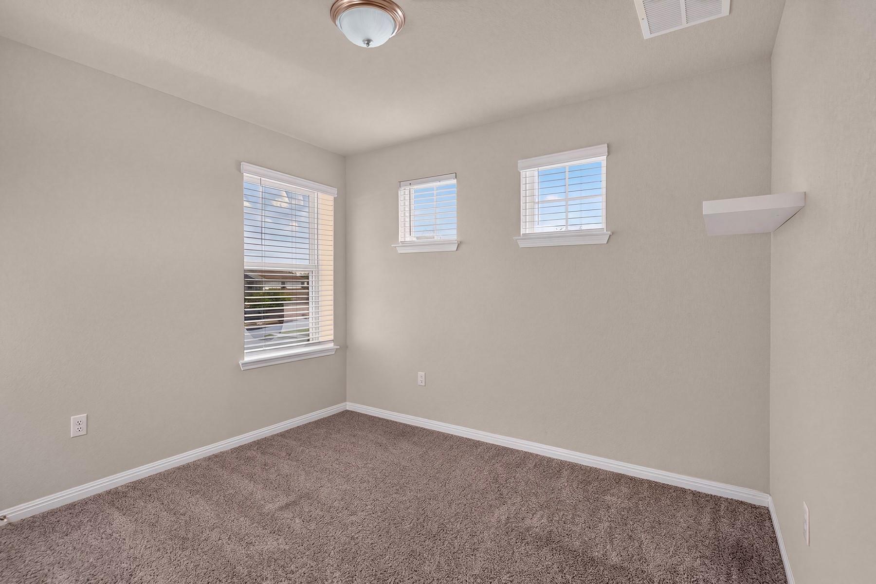 213 Yoakum St Property Photo 8