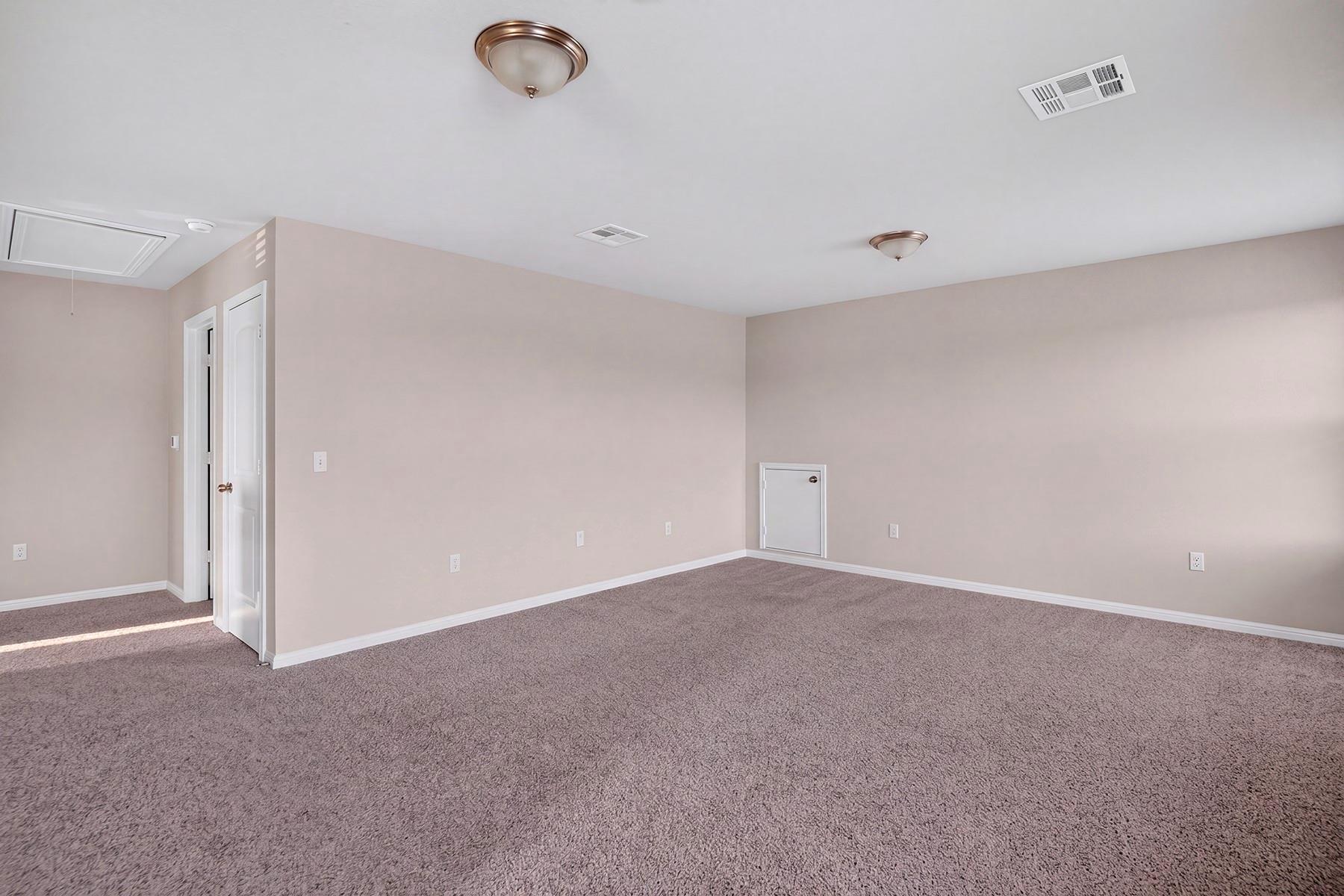 213 Yoakum St Property Photo 9