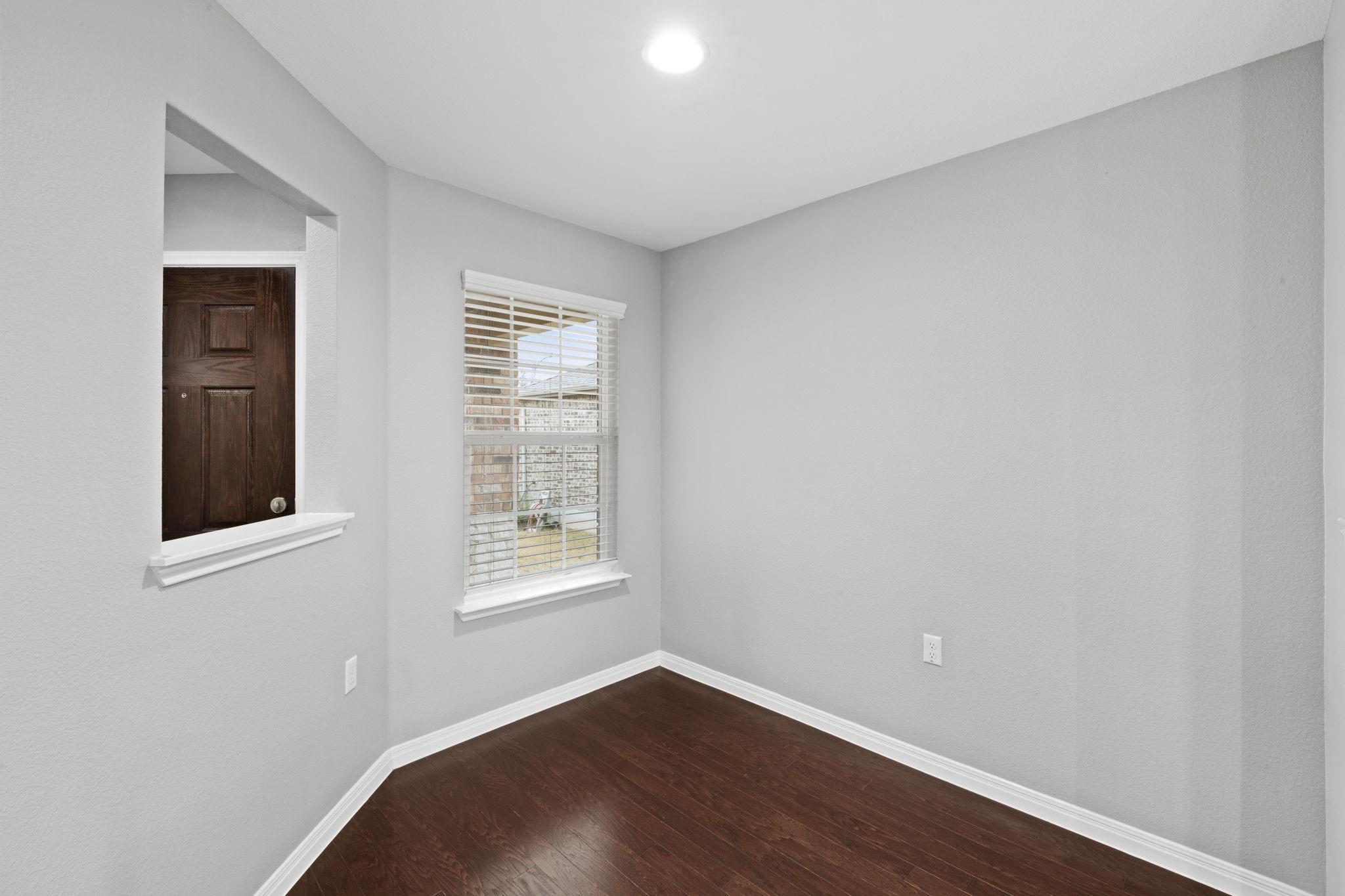 823 Hamilton Ln Property Photo 6