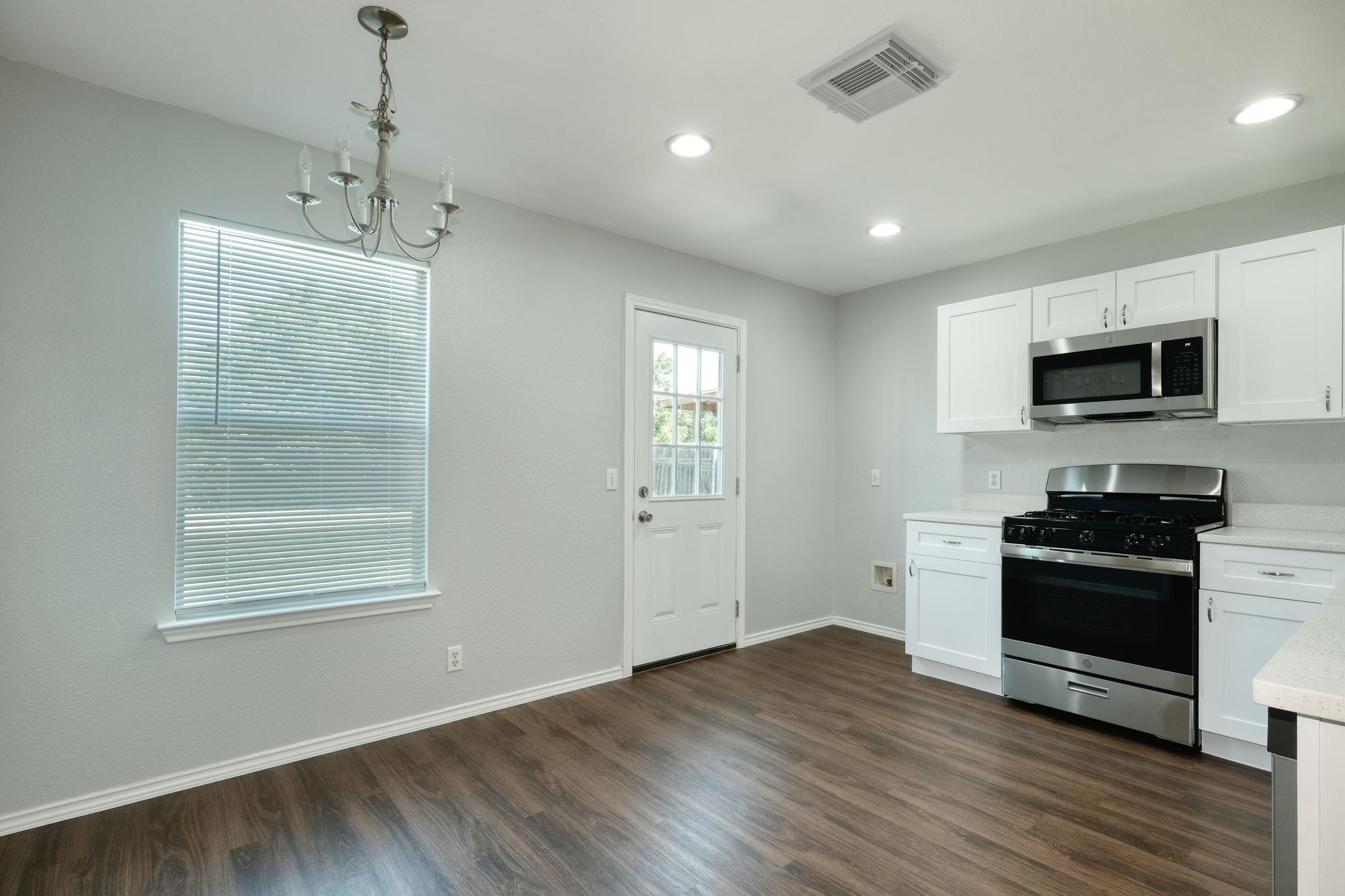 14312 Cummins Way Property Photo 3