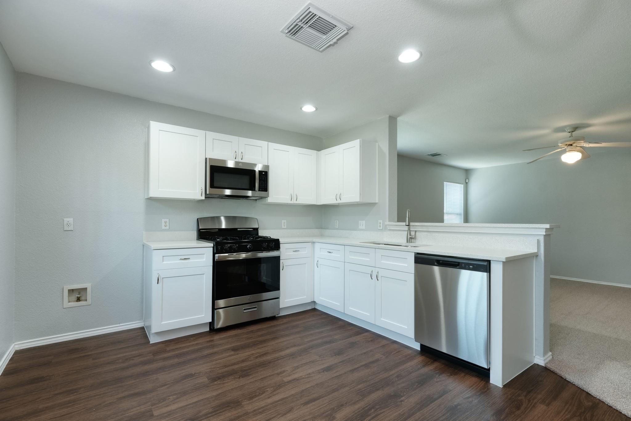 14312 Cummins Way Property Photo 4