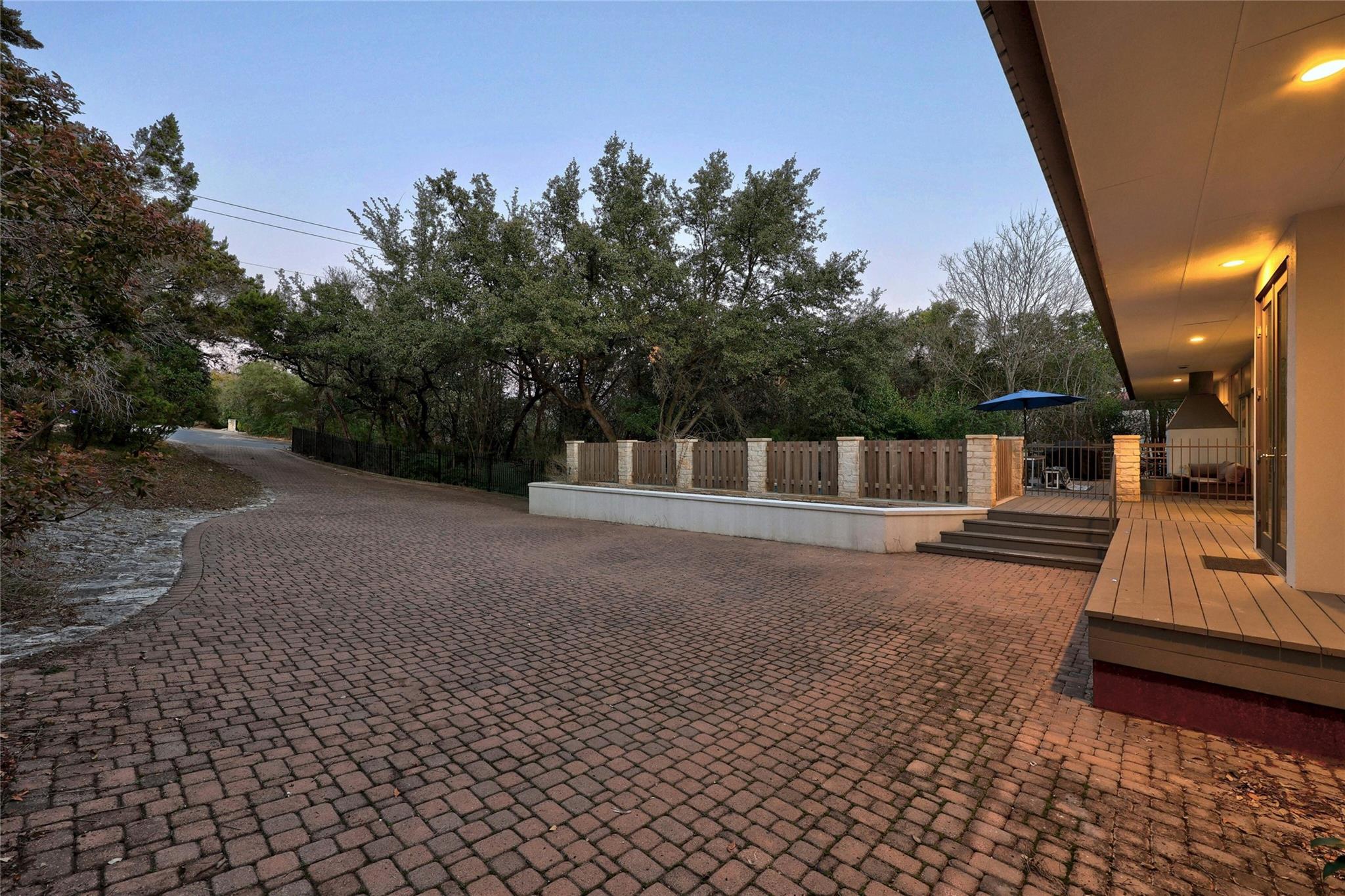 2909 Stratford Dr Property Photo 37