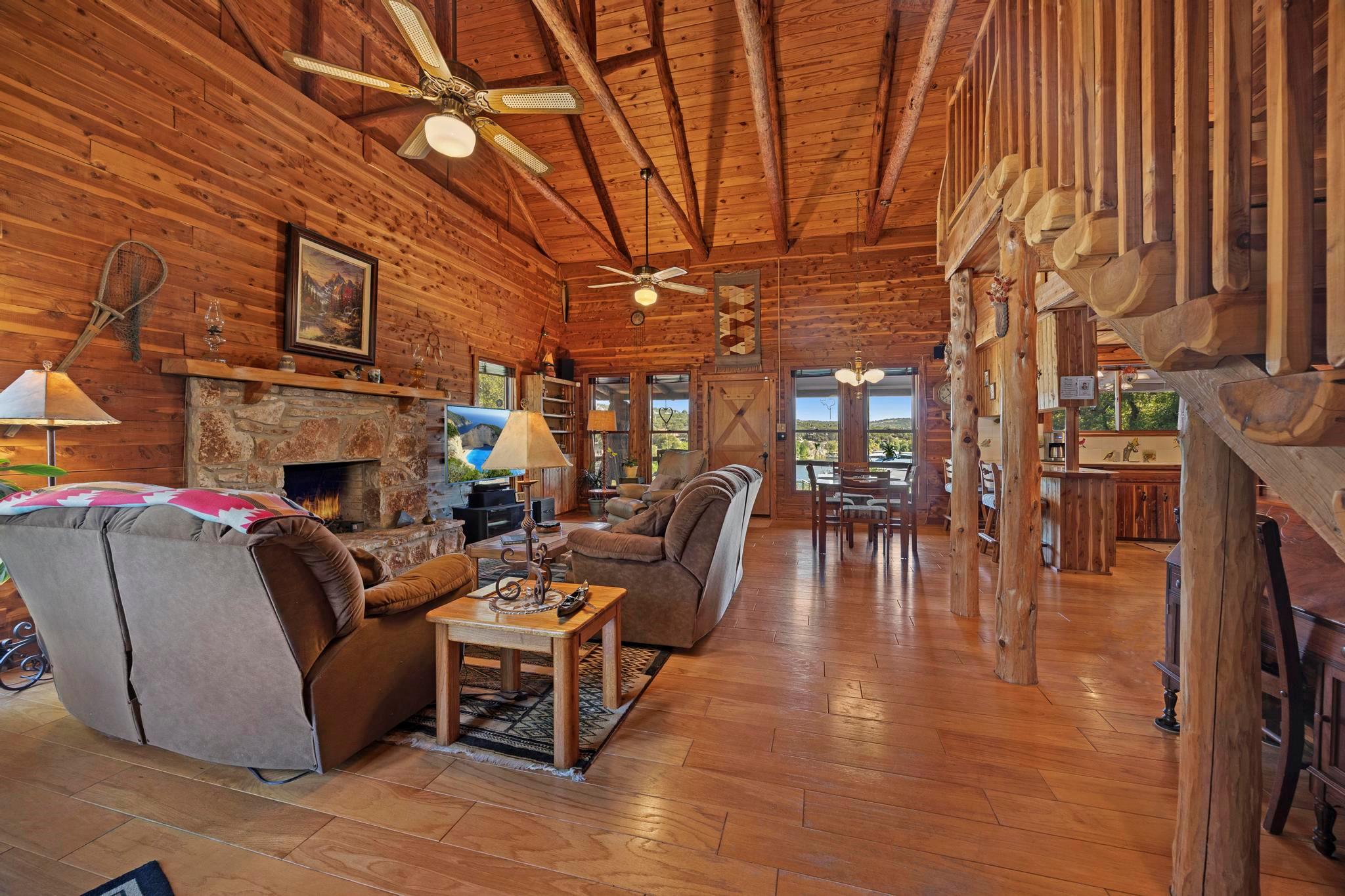 707 Cat Hollow Club Dr Property Photo 4