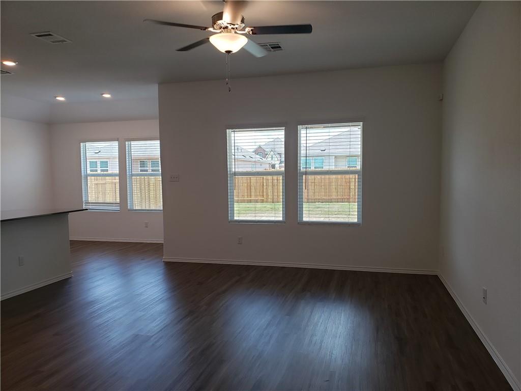 109 Red Buckeye St Property Photo 9