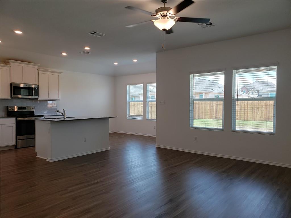 109 Red Buckeye St Property Photo 10