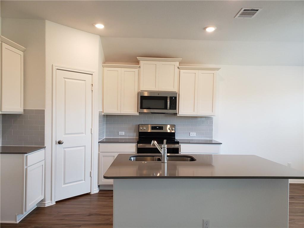 109 Red Buckeye St Property Photo 11