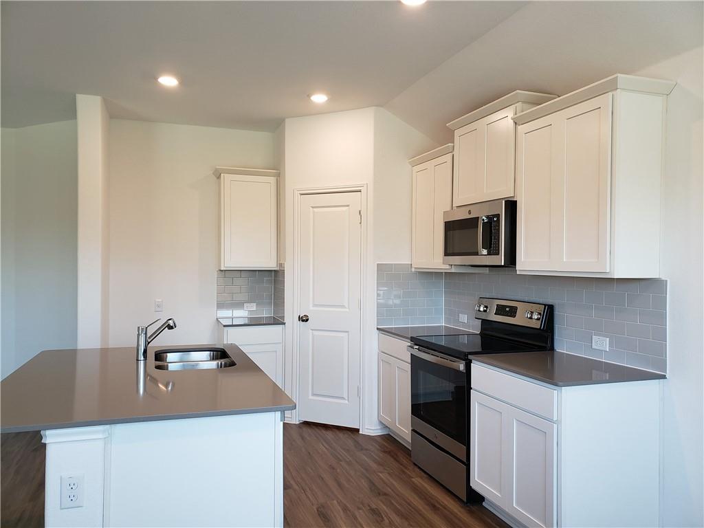 109 Red Buckeye St Property Photo 12