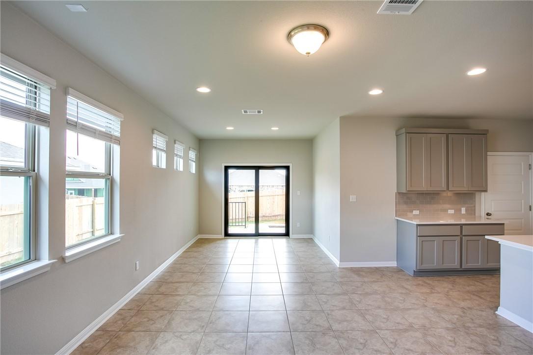 1132 Oak Chase Way Property Photo 6