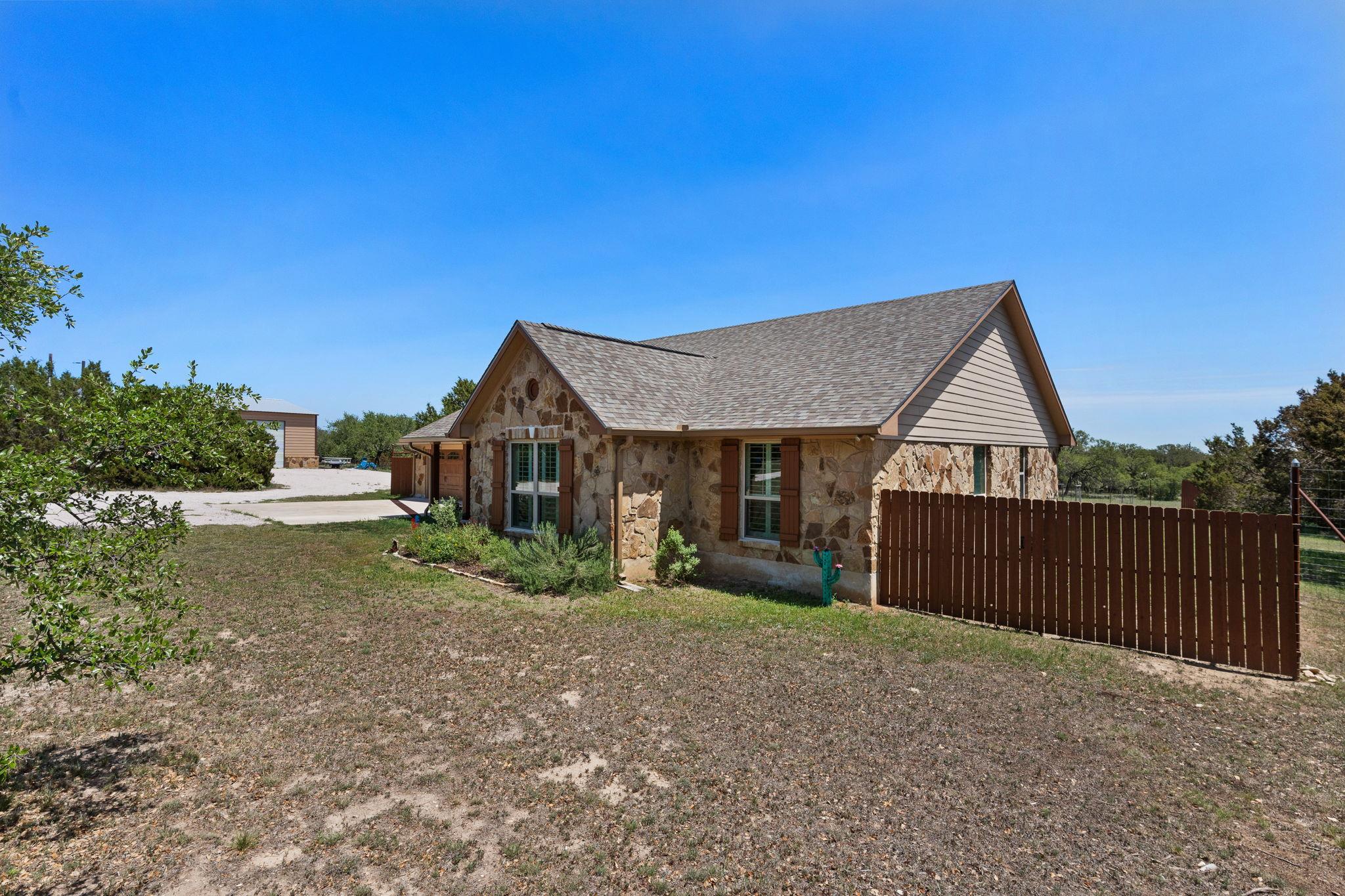 301 Sable Pass Property Photo 5